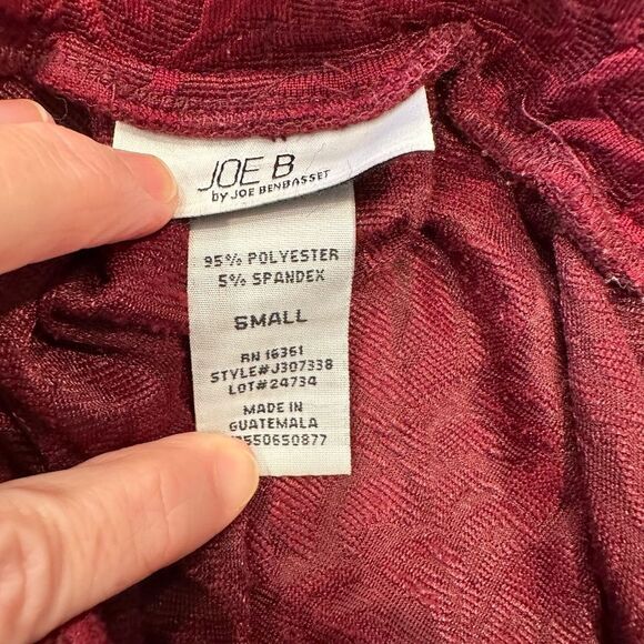 JOE B Burgundy Floral Jacquard Embossed Skirt Size Small - Picture 3 of 7